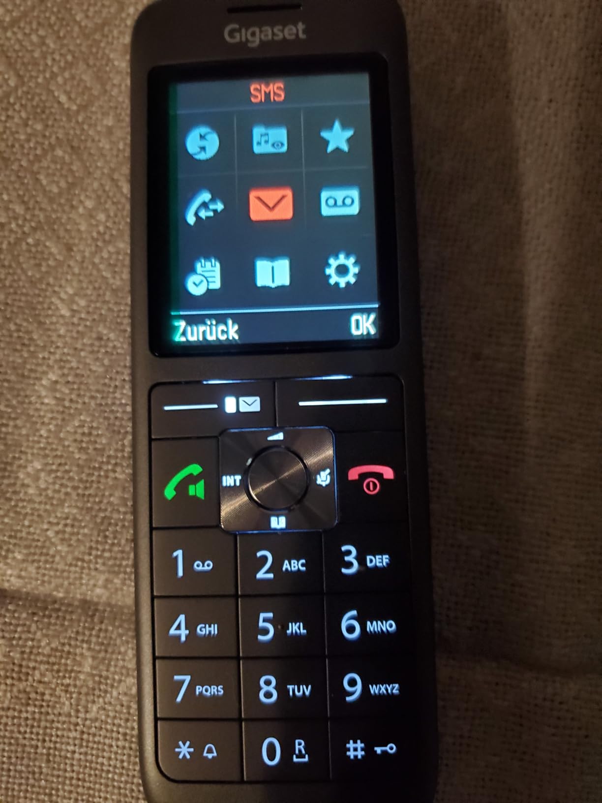 Schönes Gerät mit Farbdisplay